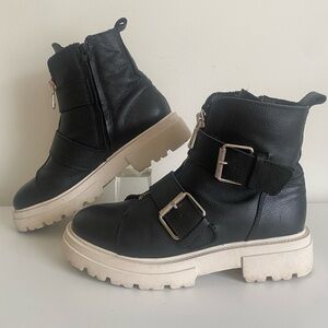 Dolce Vita Avari Black Leather Biker Boots Size 8 Double Buckle Chunky Zipper